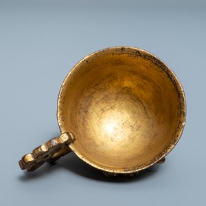 A Chinese relief-decorated gilt bronze cup, Ming — photo 6
