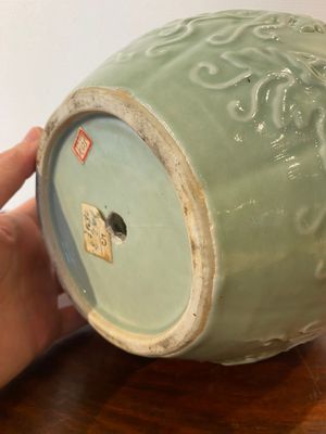 A Chinese relief-molded monochrome celadon-glazed vase, 19/20th C. — 照片 6