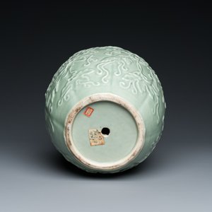 A Chinese relief-molded monochrome celadon-glazed vase, 19/20th C. — 照片 6
