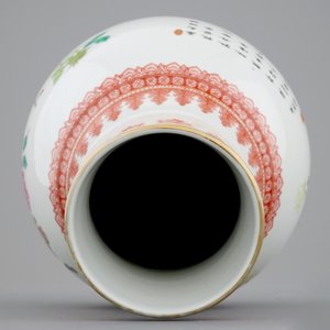A Chinese Republic famille rose vase with a peacock, 20th C. — photo 5