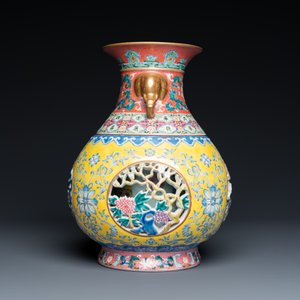 A Chinese reticulated and revolving famille rose vase consisting of two parts, Qianlong mark, 20th C. — 照片 4