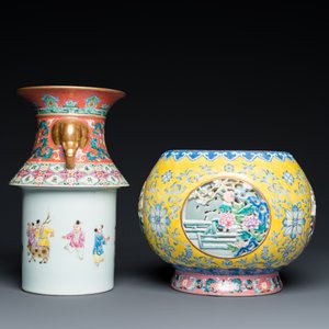 A Chinese reticulated and revolving famille rose vase consisting of two parts, Qianlong mark, 20th C. — 照片 8