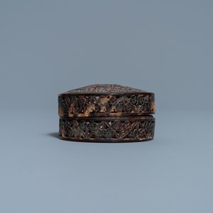 A Chinese reticulated Canton tortoise veneer covered box, 19th C. — 照片 3