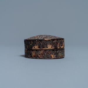 A Chinese reticulated Canton tortoise veneer covered box, 19th C. — 照片 6