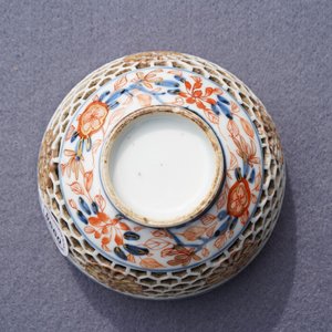 A Chinese reticulated double-walled Imari-style bowl, Kangxi — photo 17