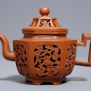 A Chinese reticulated double-walled Yixing stoneware teapot and cover, Kangxi — 照片 2