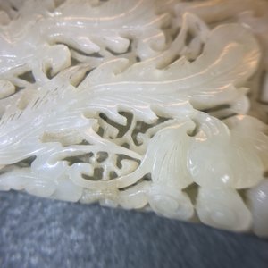 A Chinese reticulated pale celadon jade 'dragon and phoenix' carving, Ming — 照片 20