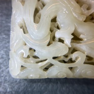 A Chinese reticulated pale celadon jade 'dragon and phoenix' carving, Ming — 照片 24