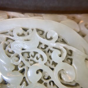 A Chinese reticulated pale celadon jade 'dragon and phoenix' carving, Ming — 照片 30