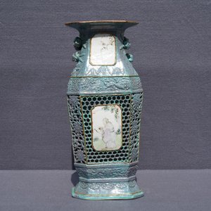 A Chinese reticulated robin's egg-ground qianjiang cai vase, 19th C. — photo 9