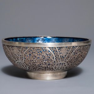 A Chinese reticulated silver bowl with blue glass interior, 19/20th C. — photo 7