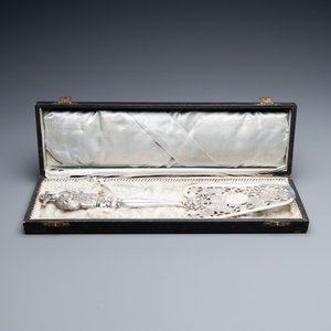 A Chinese reticulated silver cake-server, 19/20th C. — 照片 2