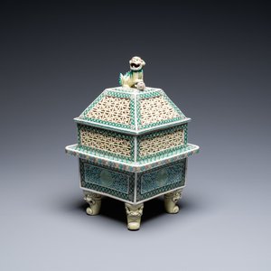 A Chinese reticulated verte biscuit censer and cover, 19th C. — 照片 1