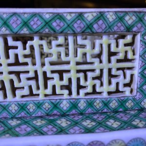 A Chinese reticulated verte biscuit censer and cover, 19th C. — 照片 18