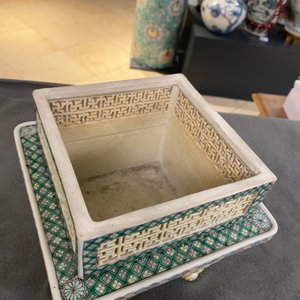 A Chinese reticulated verte biscuit censer and cover, 19th C. — 照片 36