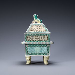 A Chinese reticulated verte biscuit censer and cover, 19th C. — 照片 4