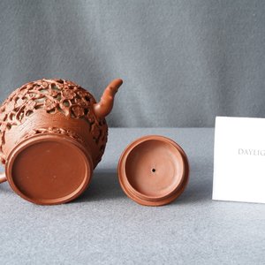 A Chinese reticulated Yixing stoneware teapot and cover, Kangxi — photo 11