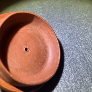 A Chinese reticulated Yixing stoneware teapot and cover, Kangxi — photo 12