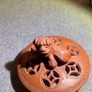 A Chinese reticulated Yixing stoneware teapot and cover, Kangxi — photo 15