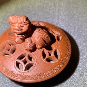 A Chinese reticulated Yixing stoneware teapot and cover, Kangxi — photo 16