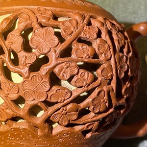 A Chinese reticulated Yixing stoneware teapot and cover, Kangxi — photo 25