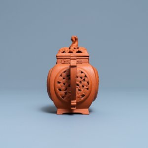 A Chinese reticulated Yixing stoneware teapot and cover, Kangxi — photo 3