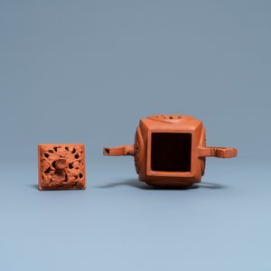 A Chinese reticulated Yixing stoneware teapot and cover, Kangxi — photo 6
