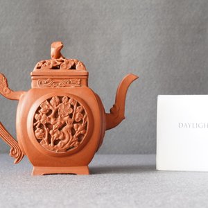 A Chinese reticulated Yixing stoneware teapot and cover, Kangxi — photo 9