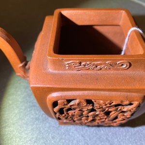 A Chinese reticulated Yixing stoneware teapot and cover, Kangxi — photo 11