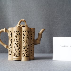A Chinese reticulated Yixing stoneware teapot and cover, Kangxi — photo 9