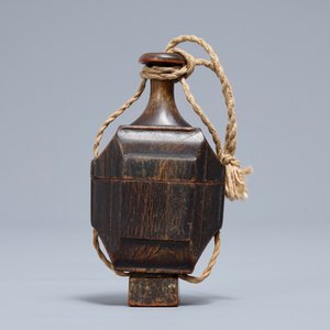 A Chinese rhinoceros horn seal and paste container, 19th C. — 照片 2
