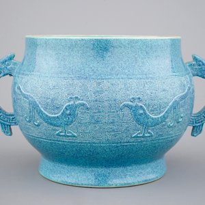 Un brûle parfum en porcelaine de Chine "oeuf-de-pigeon", 19/20ème — photo 1