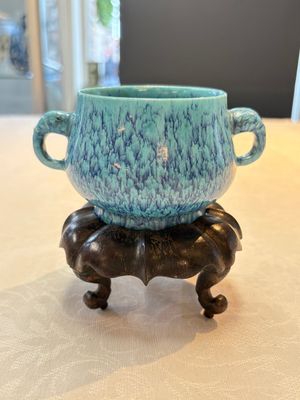 A Chinese robin's egg-glazed censer on a wooden stand and a copper-red-glazed seal paste box and cover, 19/20th C. — foto 1