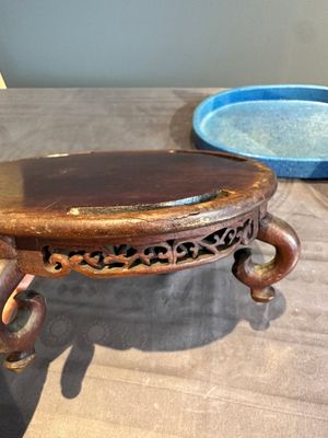 A Chinese robin's egg-glazed narcissus basin with a wooden stand, 19th C. — photo 14