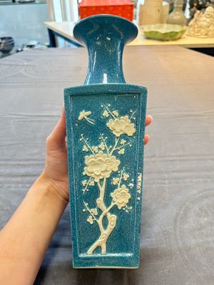 A Chinese robin's egg-glazed vase with relief floral design and a famille noire 'Four Heavenly Kings' vase, 19th C. — photo 11