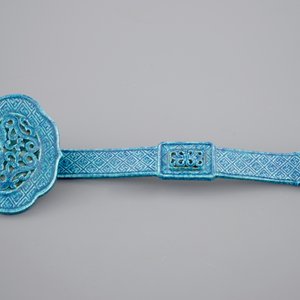 A Chinese robins egg porcelain ruyi scepter, 20th C. — photo 2