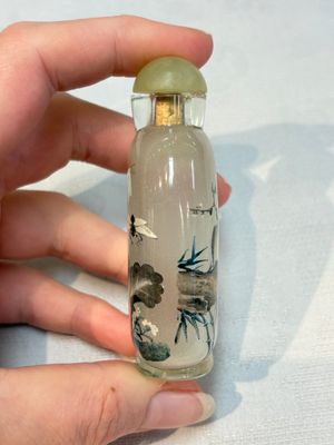 A Chinese rock crystal and two glass inside painted snuff bottles, 19/20th C., with a signed copy of 'Chinese Inside Painting of the Modern Age', 2005 — photo 2
