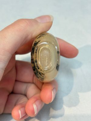 A Chinese rock crystal and two glass inside painted snuff bottles, 19/20th C., with a signed copy of 'Chinese Inside Painting of the Modern Age', 2005 — photo 23