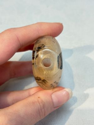 A Chinese rock crystal and two glass inside painted snuff bottles, 19/20th C., with a signed copy of 'Chinese Inside Painting of the Modern Age', 2005 — photo 24