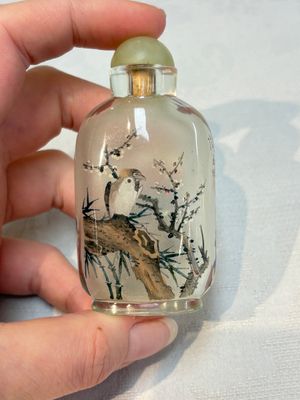 A Chinese rock crystal and two glass inside painted snuff bottles, 19/20th C., with a signed copy of 'Chinese Inside Painting of the Modern Age', 2005 — photo 3