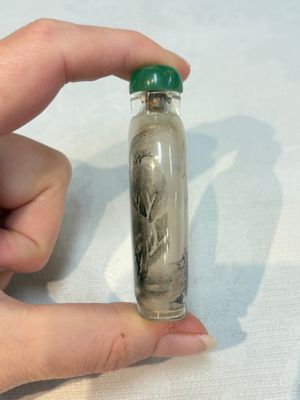 A Chinese rock crystal and two glass inside painted snuff bottles, 19/20th C., with a signed copy of 'Chinese Inside Painting of the Modern Age', 2005 — photo 10