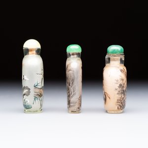 A Chinese rock crystal and two glass inside painted snuff bottles, 19/20th C., with a signed copy of 'Chinese Inside Painting of the Modern Age', 2005 — photo 4