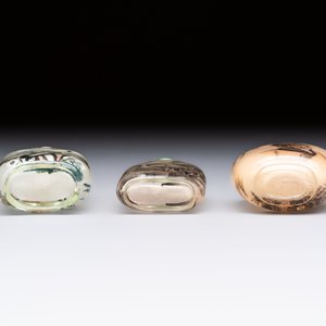 A Chinese rock crystal and two glass inside painted snuff bottles, 19/20th C., with a signed copy of 'Chinese Inside Painting of the Modern Age', 2005 — photo 8