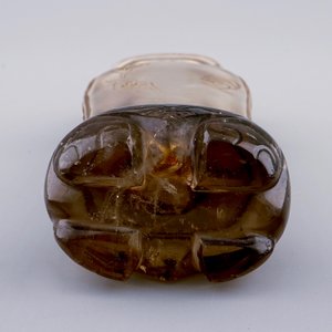 A Chinese rock crystal vase with bats, 19th C. — photo 6