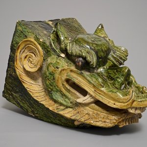 A Chinese roof tile shaped as a dragon's head, 19th C. — 照片 1