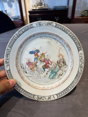 A Chinese rose-grisaille plate with Luohan, a dragon and a tiger, Yongzheng/Qianlong — photo 1
