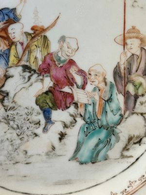 A Chinese rose-grisaille plate with Luohan, a dragon and a tiger, Yongzheng/Qianlong — photo 3
