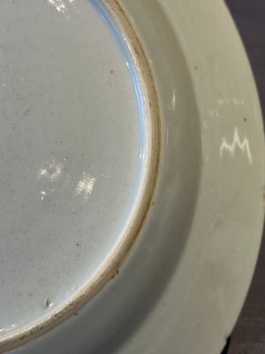 A Chinese rose-grisaille plate with Luohan, a dragon and a tiger, Yongzheng/Qianlong — photo 10