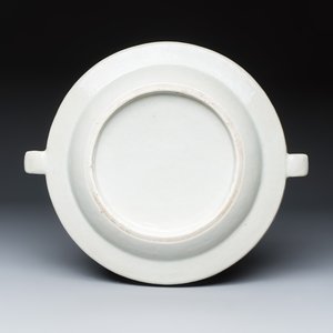 A Chinese rose-Imari armorial warming dish with the arms of Bahadur II for the Indian market — 照片 2