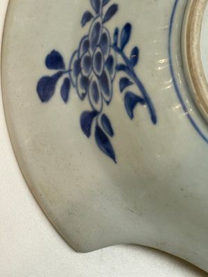 A Chinese rose-Imari 'Provinces' shaving bowl with the arms of Amsterdam, Kangxi, ca. 1720 — 照片 11